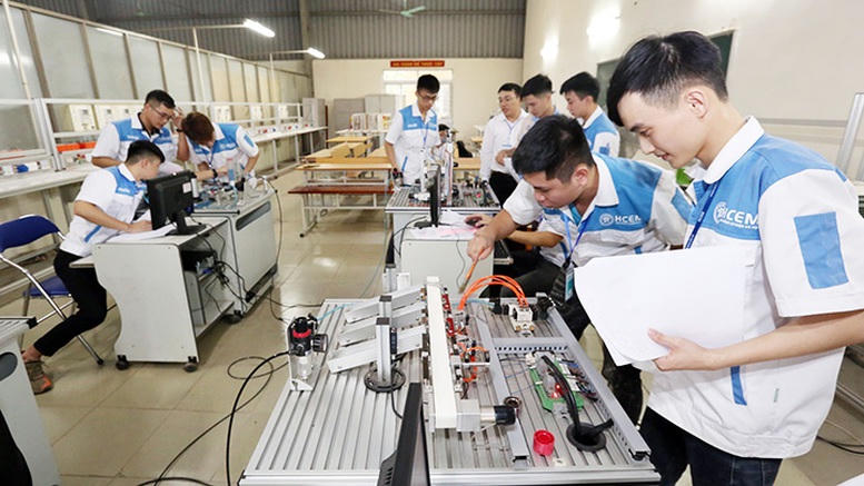 Dự thảo Thông tư gồm 10 môn học, được phân bố theo lớp học và nhóm ngành, nghề đào tạo. Ảnh minh hoạ