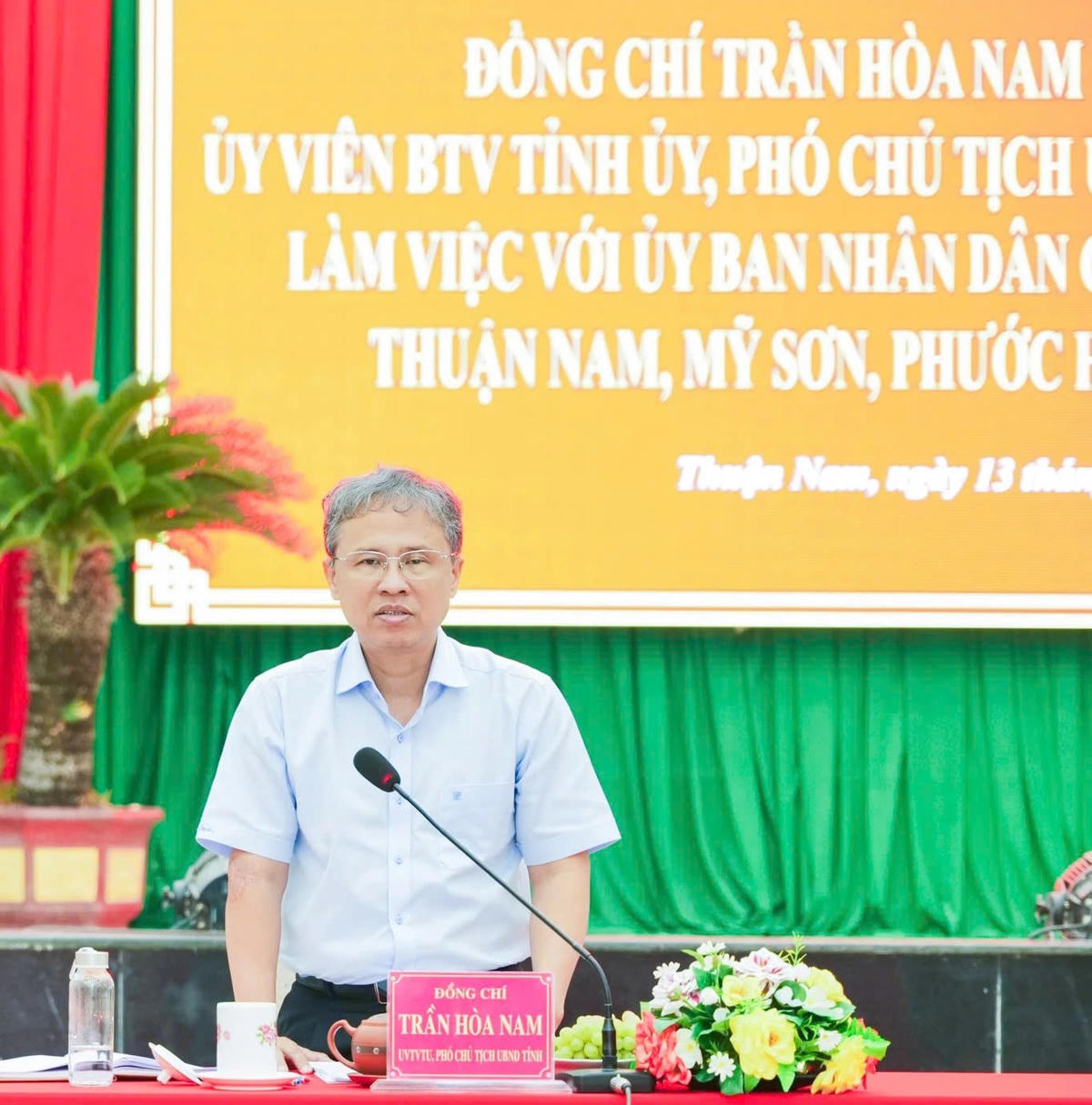 Ông Trần Hòa Nam, Phó Chủ tịch UBND tỉnh Khánh Hòa, phát biểu tại buổi làm việc.