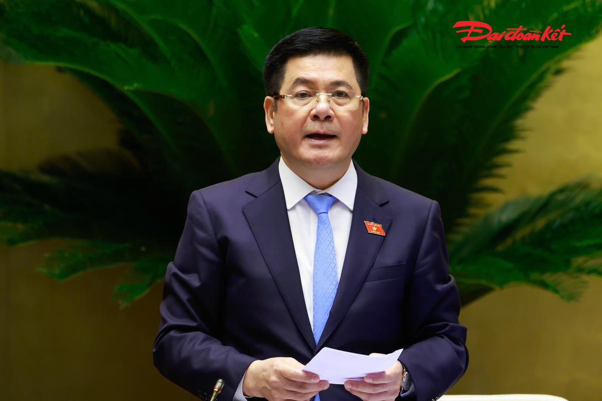 Phó Chủ tịch Quốc hội Nguyễn Hồng Diên điều hành phiên thảo luận (Ảnh: Quang Vinh)