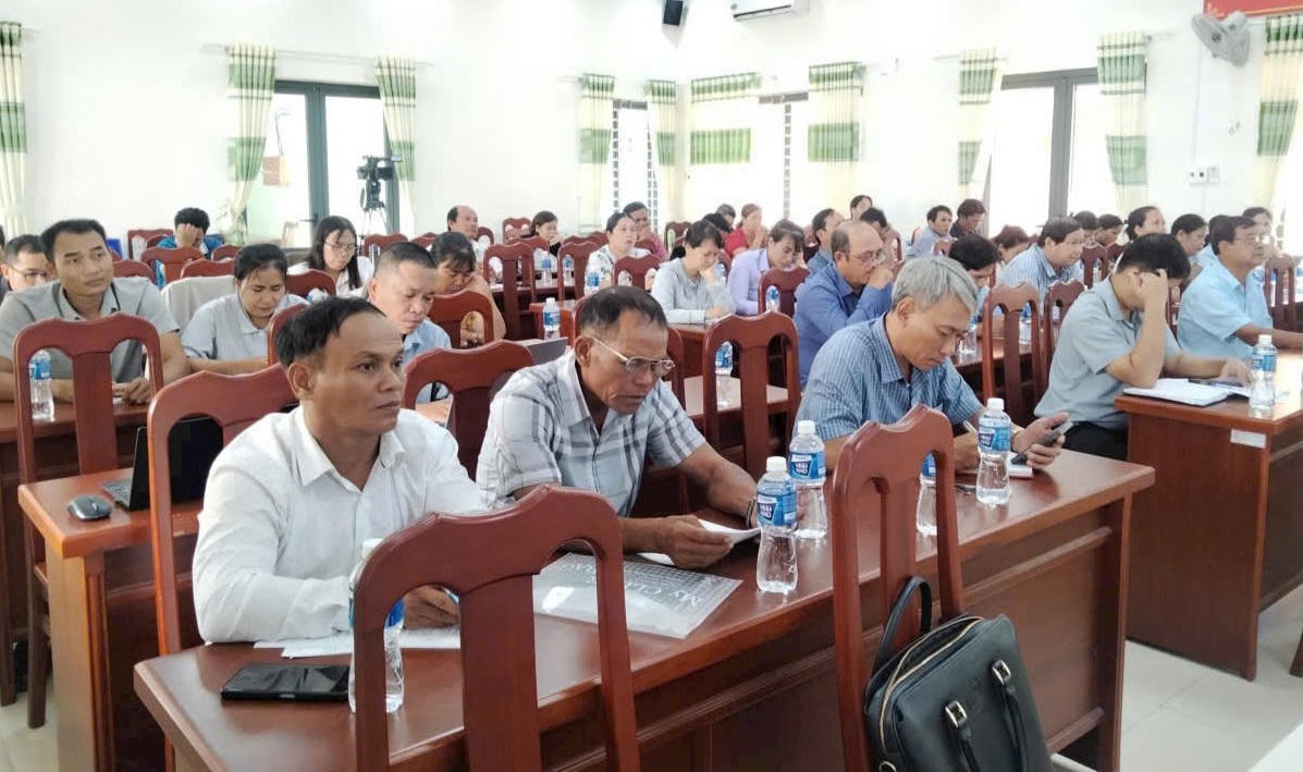 Các đại biểu tham dự hội nghị tập huấn.