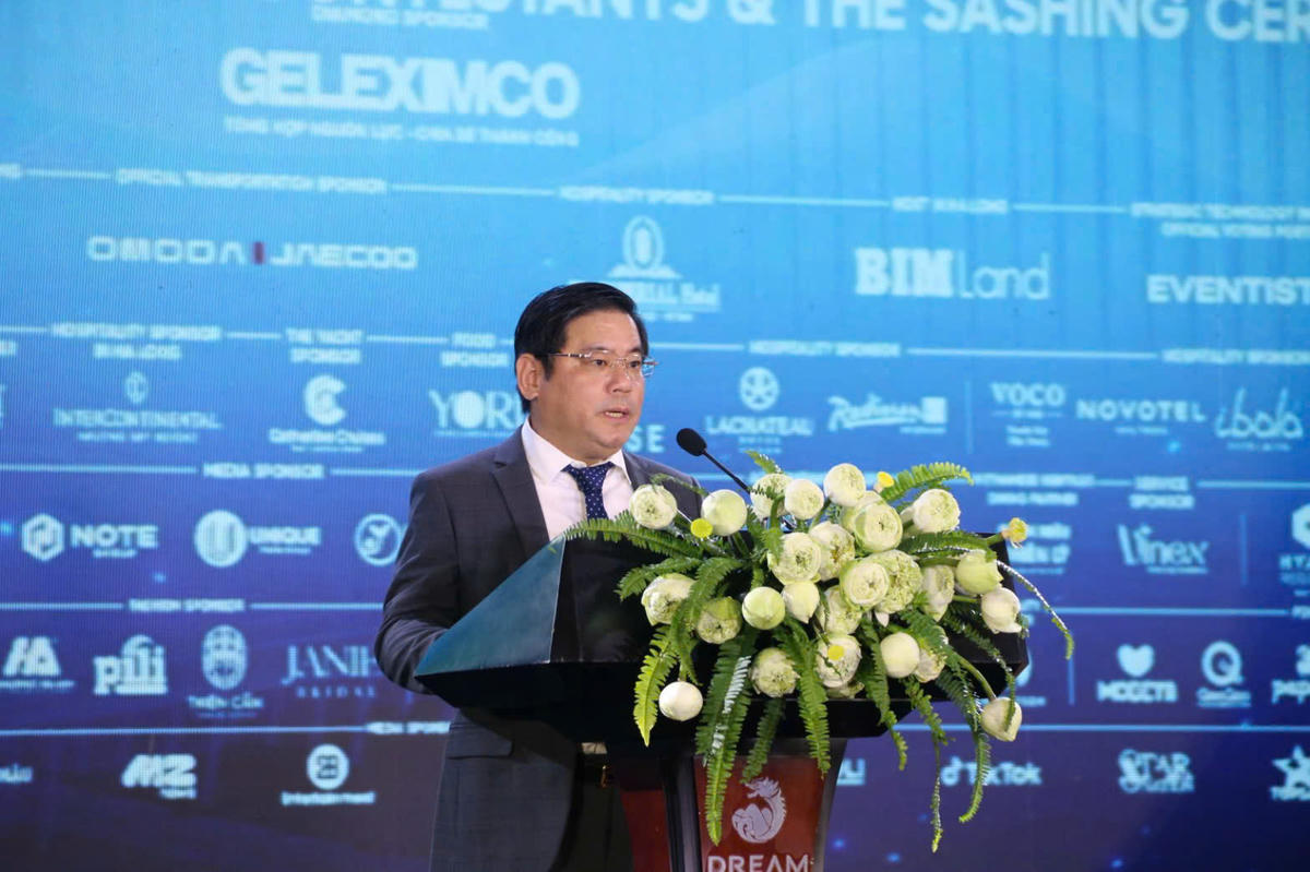 Ông Phạm Minh Hiếu, Tổng Giám đốc Công ty Cổ phần Đầu tư và Du lịch Vạn Hương phát biểu chào mừng. Ảnh: PT. 