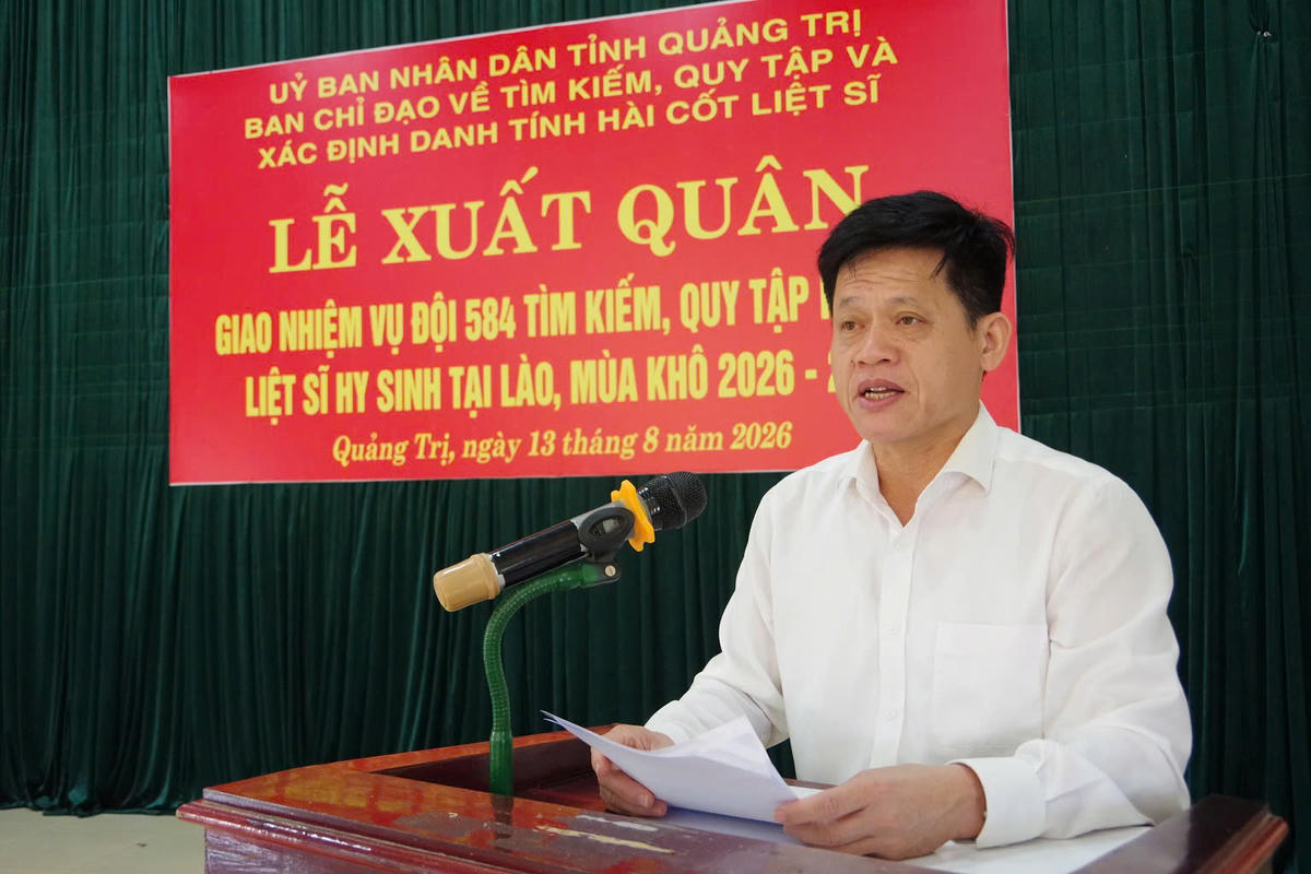 Ông Lê Văn Bảo phát biểu giao nhiệm vụ tại lễ xuất quân. Ảnh: QSQT.