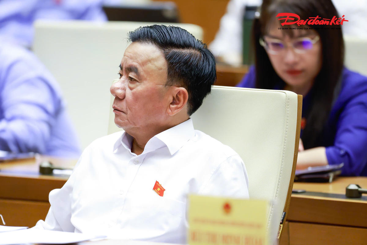 Thường trực Ban Bí thư Trần Cẩm Tú tham dự phiên thảo luận (Ảnh: Quang Vinh)
