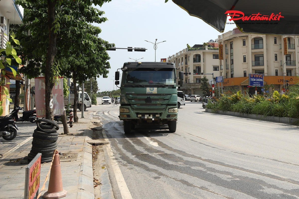 CSGT “bám tuyến” kiểm soát xe tải tại khu vực nhiều công trình trọng điểm