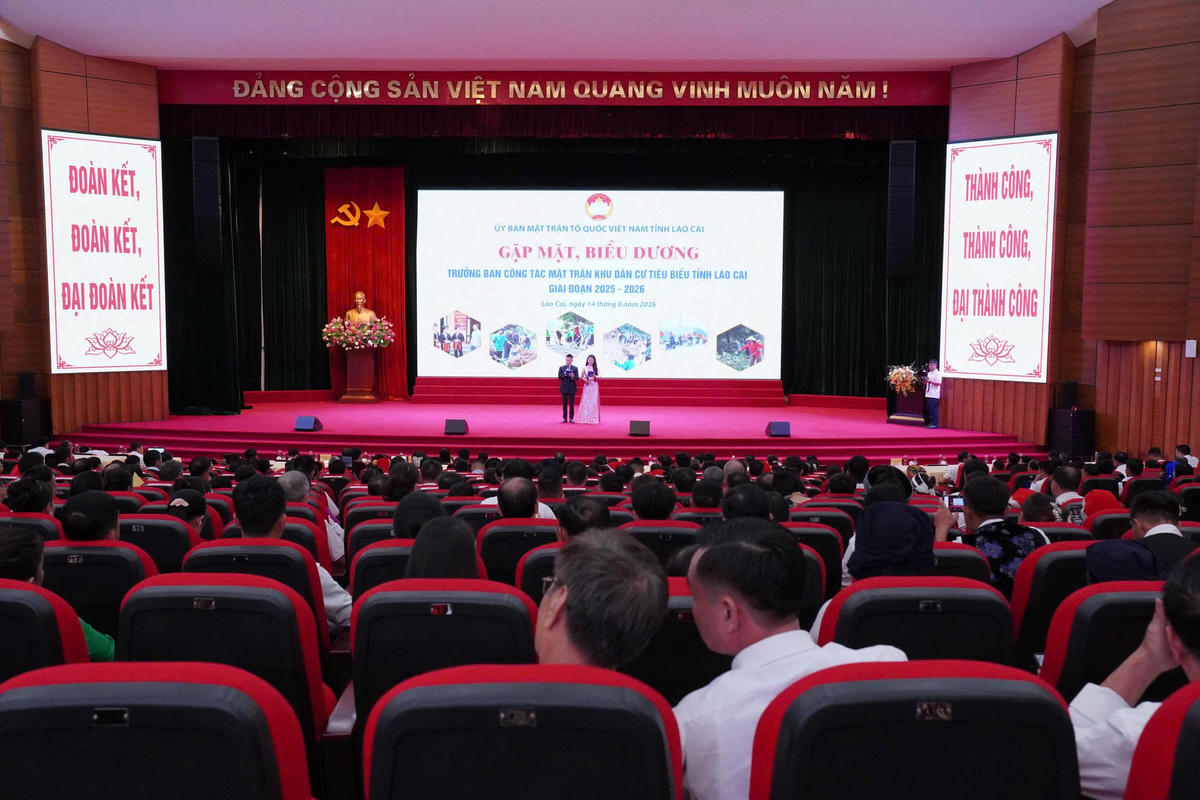 Quang cảnh buổi gặp mặt, biểu dương Trưởng ban Công tác Mặt trận khu dân cư tiêu biểu trên địa bàn tỉnh Lào Cai, giai đoạn 2025 - 2026. Ảnh: Ngô Hùng.