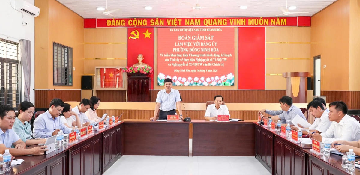Ông Lê Văn Hoan, Phó Chủ tịch Ủy ban MTTQ Việt Nam tỉnh Khánh Hòa, phát biểu tại buổi làm việc.