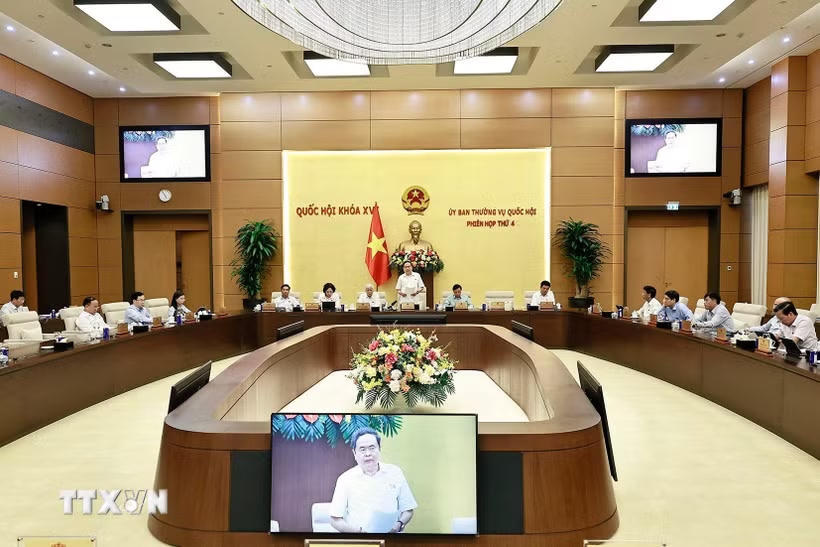 Chủ tịch Quốc hội Trần Thanh Mẫn phát biểu bế mạc Phiên họp thứ tư của ủy ban Thường vụ Quốc hội. (Ảnh: Doãn Tấn/TTXVN).