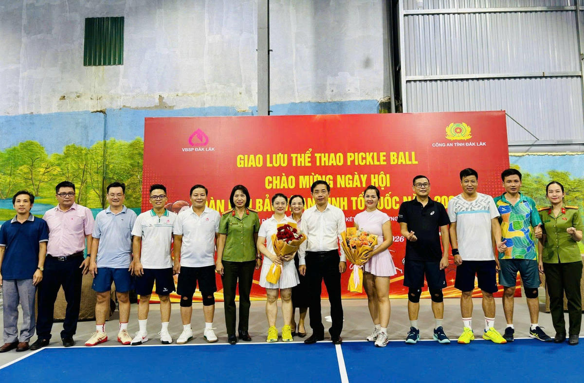Ngân hàng Chính sách xã hội tỉnh Đắk Lắk tổ chức giao lưu thể thao Pickleball chào mừng Ngày hội toàn dân bảo vệ An ninh Tổ quốc.