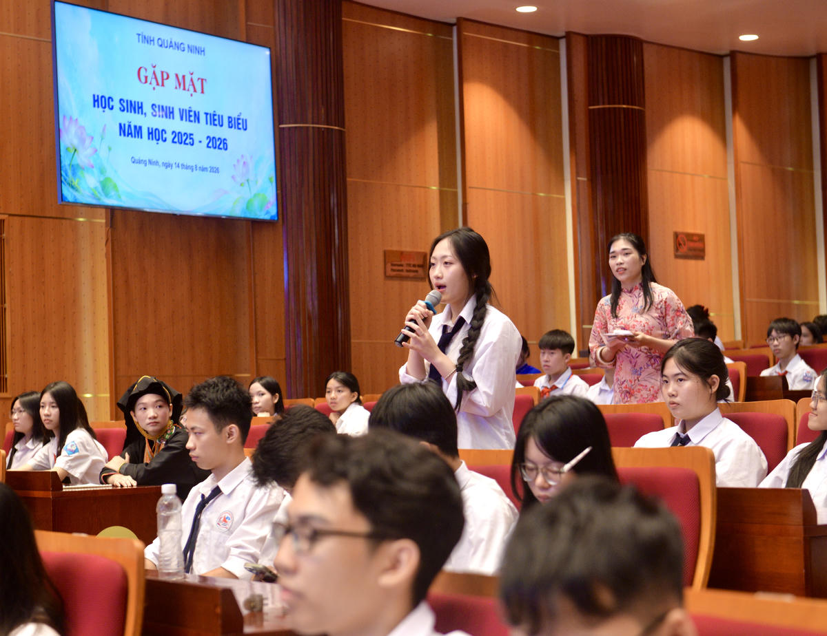 Bí thư Tỉnh ủy Quảng Ninh đối thoại trực tiếp với học sinh, sinh viên tiêu biểu