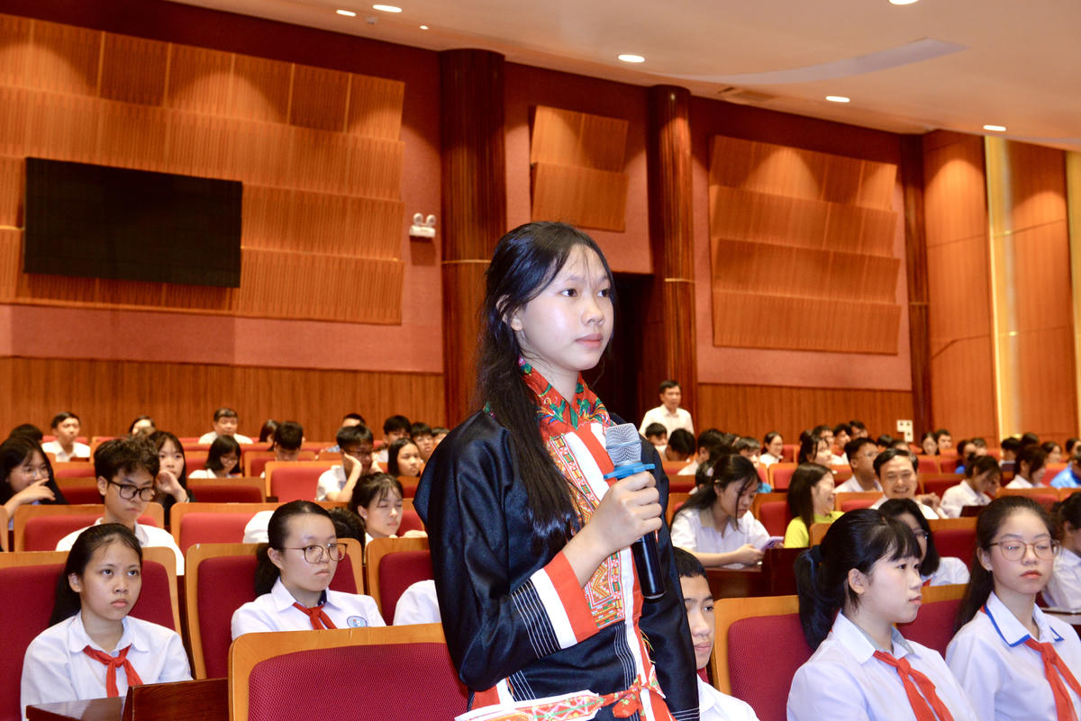 Bí thư Tỉnh ủy Quảng Ninh đối thoại trực tiếp với học sinh, sinh viên tiêu biểu