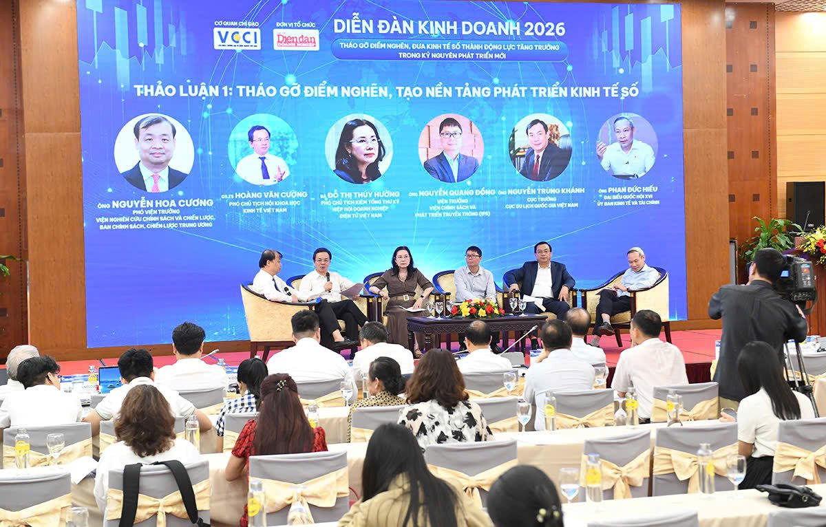 Các diễn giả thảo luận tại diễn đàn. Ảnh: BTC.