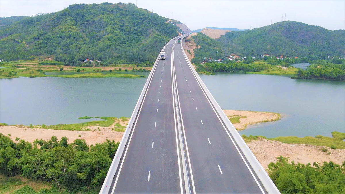 Một đoạn cao tốc Quy Nhơn-Chí Thạnh. Ảnh: TT.