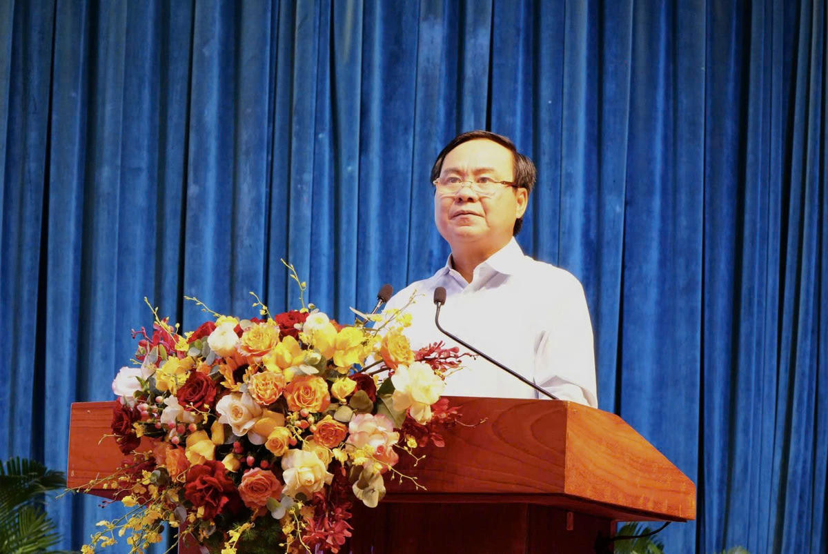 Thứ trưởng Bộ Nông nghiệp và Môi trường Võ Văn Hưng phát biểu tại hội nghị. Ảnh: ĐS.