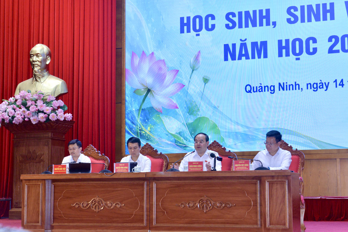 Bí thư Tỉnh ủy Quảng Ninh đối thoại trực tiếp với học sinh, sinh viên tiêu biểu