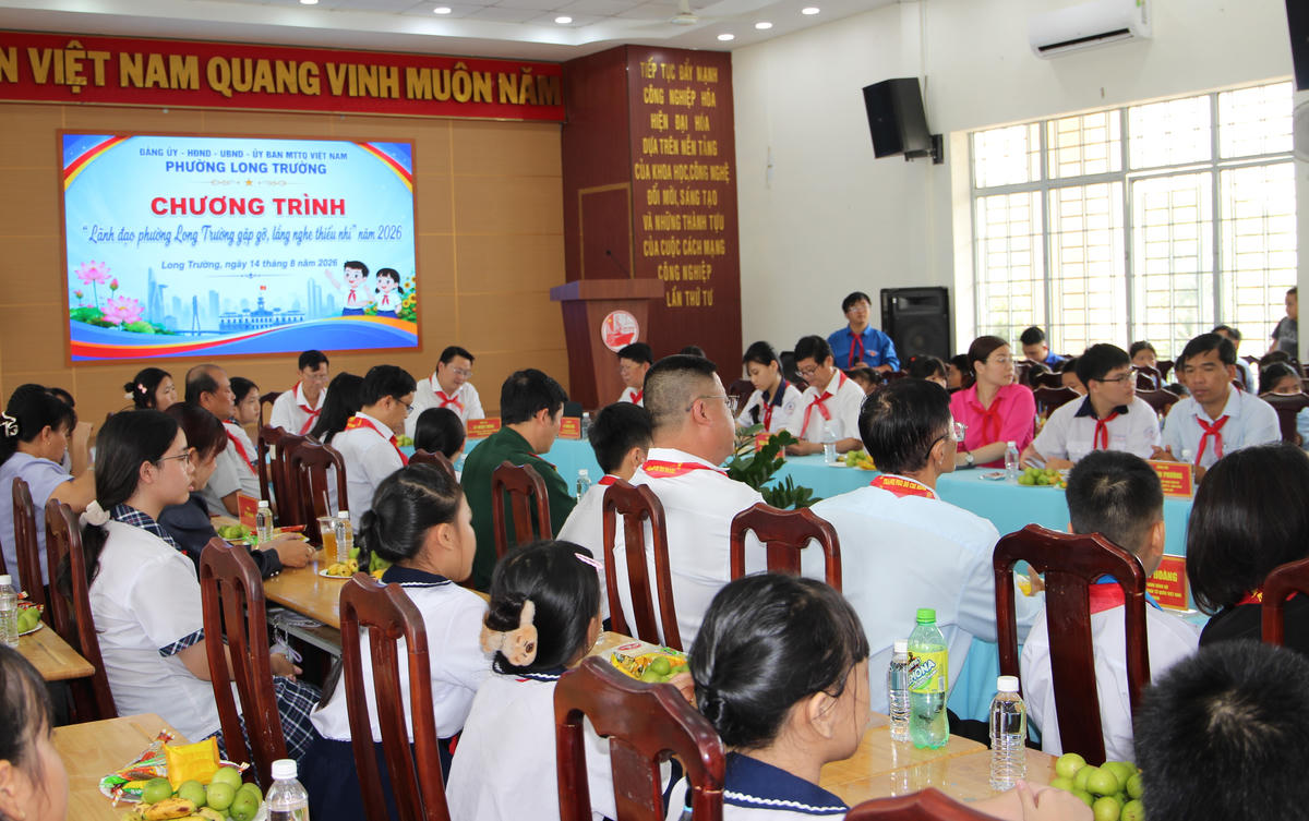 Quang cảnh chương trình “Lãnh đạo phường Long Trường gặp gỡ, lắng nghe thiếu nhi” năm 2026. Ảnh: Q.Đ.
