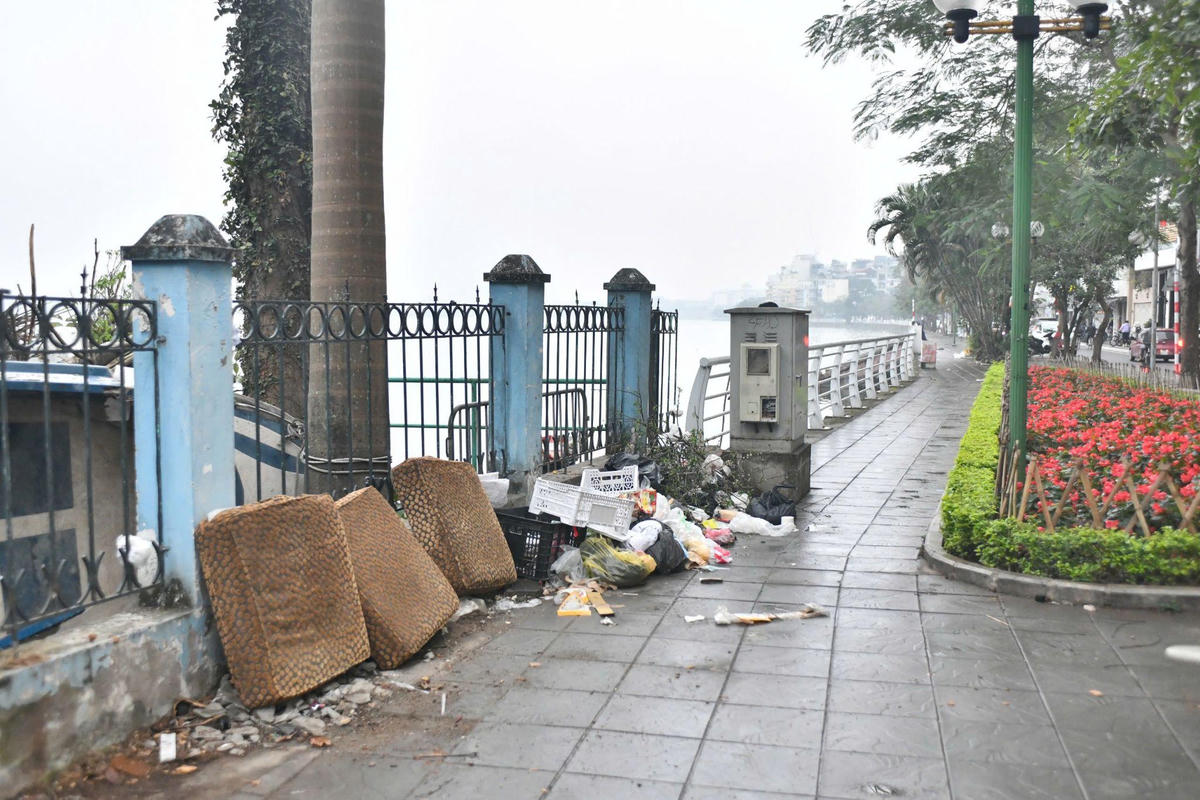 Hạn chế về hạ tầng và không gian cảnh quan khiến Hồ Tây khó thu hút du khách.