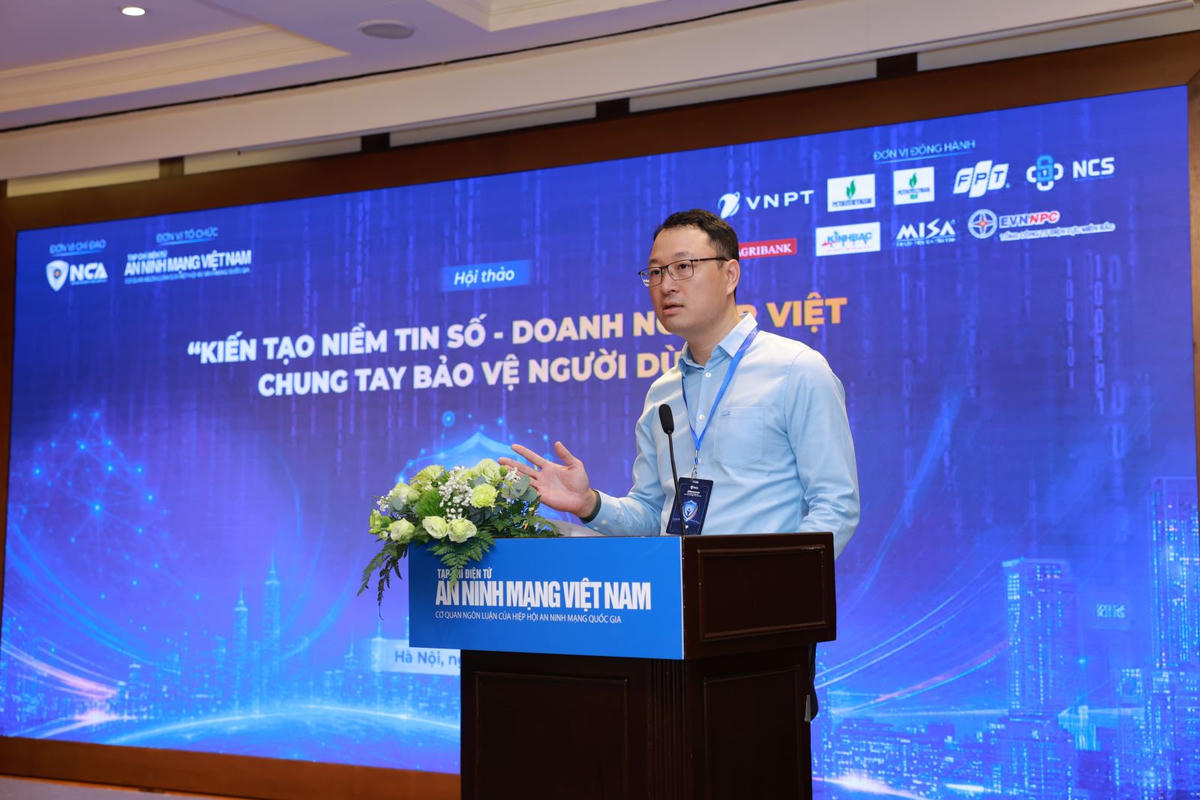 Thượng tá Triệu Mạnh Hùng, Phó Cục trưởng Cục An ninh mạng và phòng, chống tội phạm sử dụng công nghệ cao (A05) Bộ Công an, Ủy viên Ban chấp hành Hiệp hội An ninh mạng quốc gia phát biểu khai mạc hội thảo.