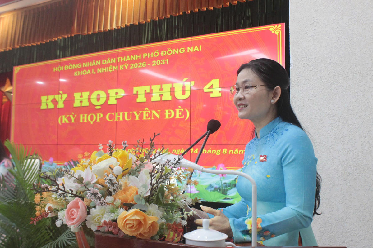 Bà Tôn Ngọc Hạnh - Chủ tịch HĐND TP Đồng Nai phát biểu tại kỳ họp. Ảnh: N.V