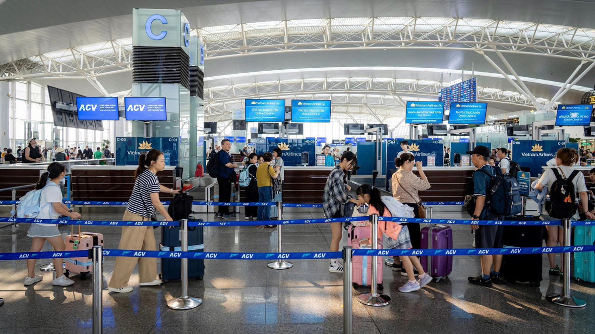 Dự báo lượng hành khách qua sân bay Tân Sơn Nhất sẽ tăng mạnh dịp lễ 2/9 tới. Ảnh: ACV.