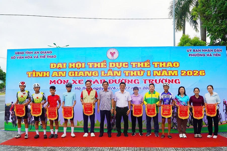 Giải Đua xe đạp đường trường trong khuôn khổ Đại hội Thể dục Thể thao tỉnh An Giang lần thứ I năm 2026. Ảnh: Q.V
