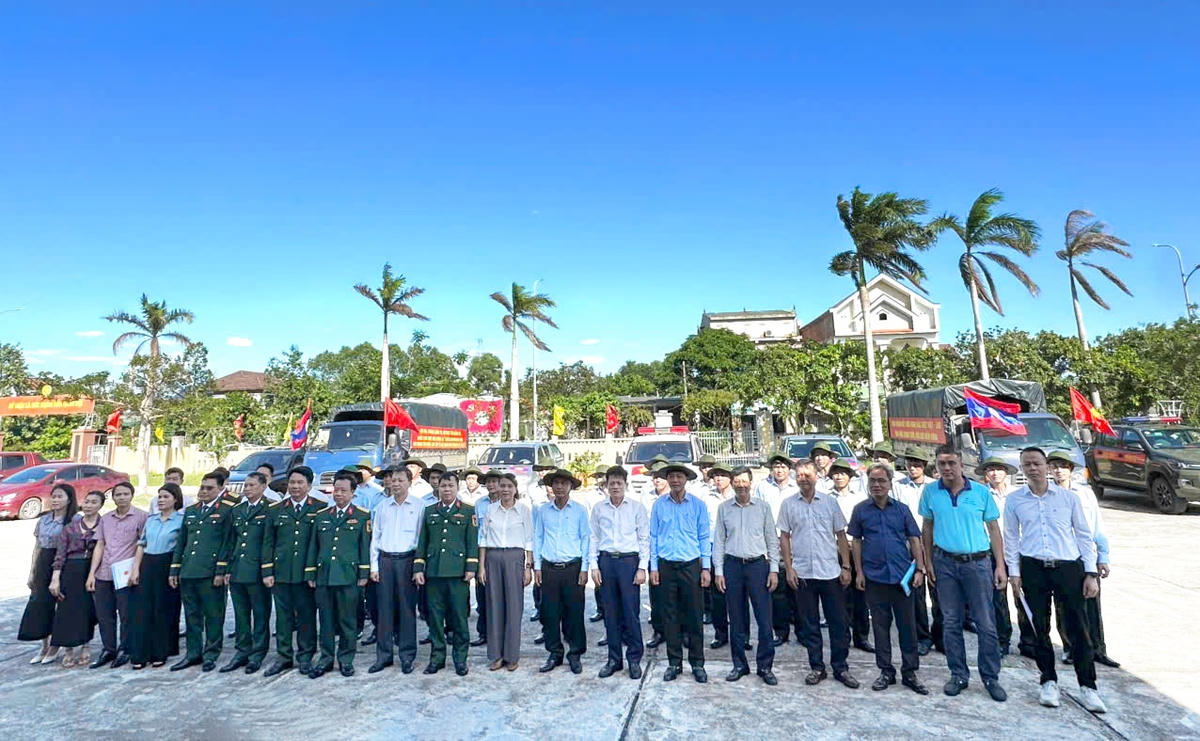 Các đại biểu tham dự Lễ xuất quân, giao nhiệm vụ tìm kiếm, quy tập hài cốt liệt sĩ hy sinh tại Lào, mùa khô 2026 - 2027.