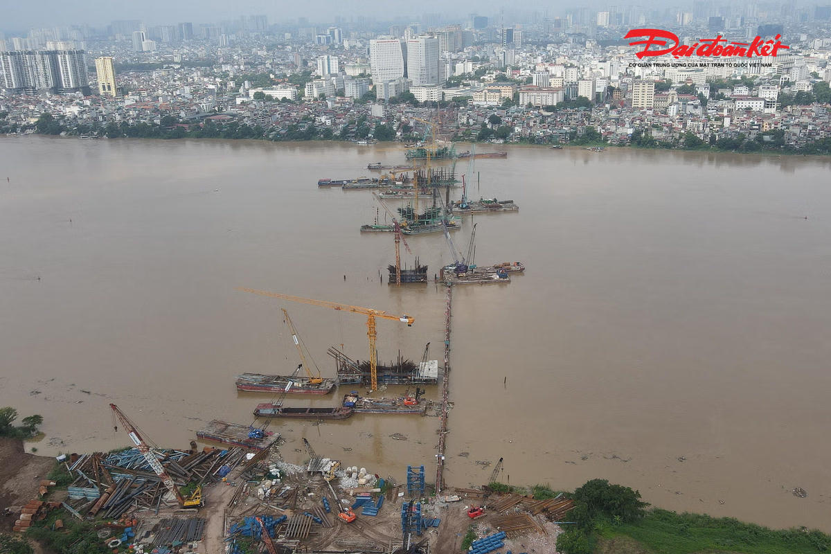 Hình ảnh thi công cầu Trần Hưng Đạo.