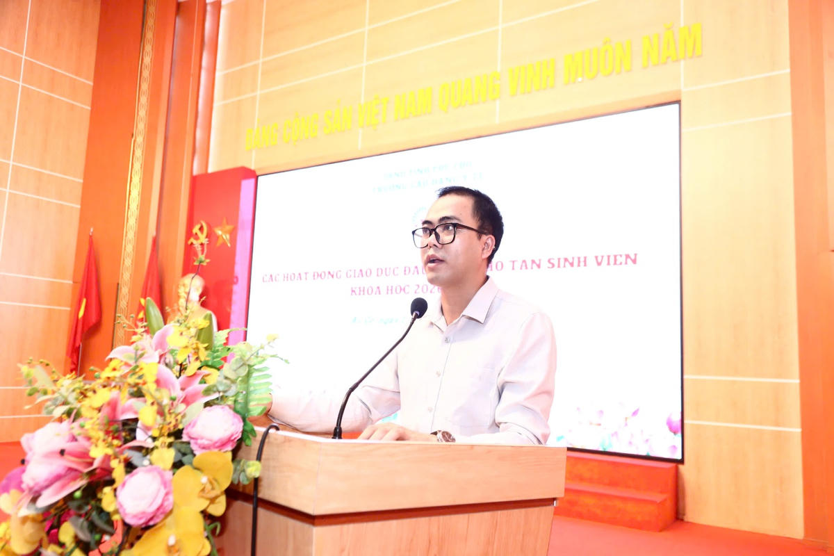 Anh Nguyễn Trần Huy Hoàng – Bí thư Đoàn TNCS Hồ Chí Minh Trường Cao đẳng Y tế Phú Thọ phát biểu tại chương trình.