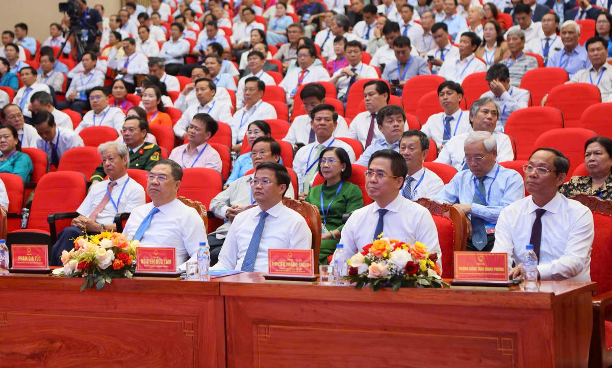 Phó Thủ tướng Thường trực Chính phủ Phạm Gia Túc (bên trái) tham dự lễ kỷ niệm. Ảnh: CĐ.