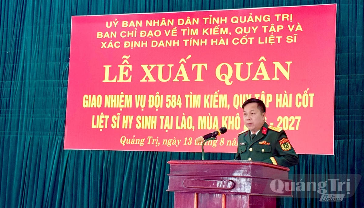 Lãnh đạo Bộ Chỉ huy Quân sự tỉnh Quảng Trị công bố quyết định của Quân khu 4. Ảnh: Báo Quảng Trị.