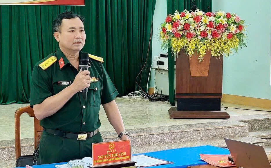 Đại tá Nguyễn Thế Vinh, Chỉ huy trưởng Bộ CHQS tỉnh Gia Lai phát biểu tại buổi làm việc. Ảnh: ĐS.