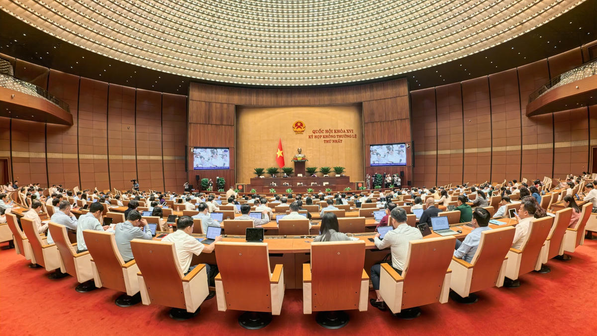 Toàn cảnh phiên thảo luận tại Hội trường của Kỳ họp không thường lệ thứ Nhất. Ảnh: Quang Vinh.