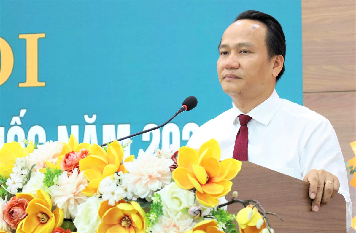 Ông Nguyễn Đình Vĩnh, Phó Bí thư Thành ủy, Chủ tịch Ủy ban MTTQ Việt Nam TP Đà Nẵng phát biểu tại ngày hội. Ảnh: Tấn Thành.