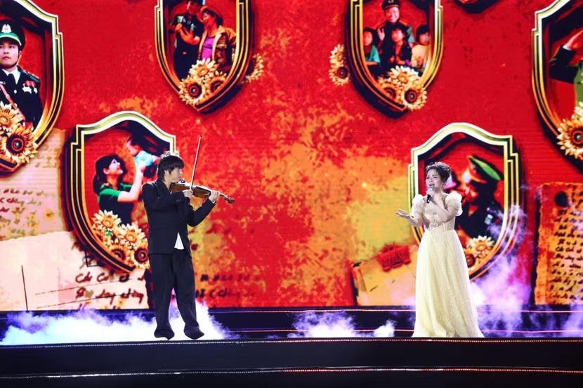Giai điệu “bài ca không quên” do nghệ sĩ violin Anh Tú thể hiện. Ảnh: Phú Khánh.