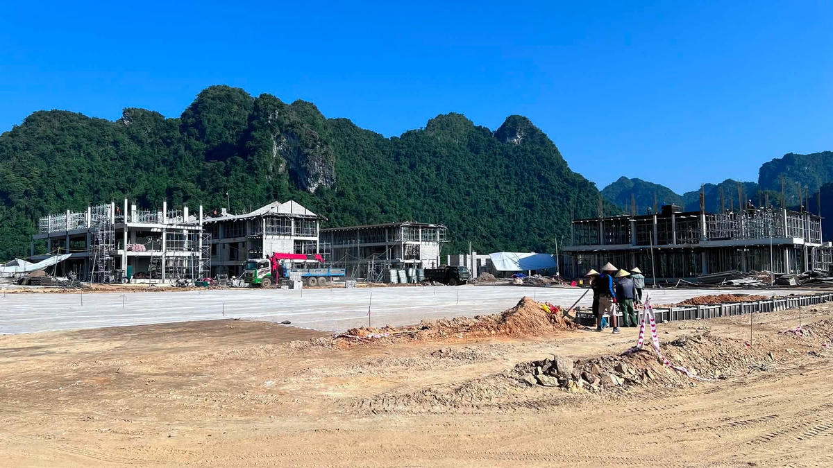 Trường Phổ thông nội trú Tiểu học và THCS Đức Long đang thi công. Ảnh chụp ngày 11/8 (Cổng TTĐT xã Đức Long).