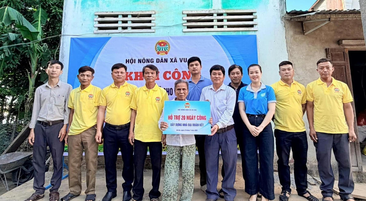 Hội nông dân xã Vu Gia hỗ trợ 20 ngày công xây nhà cho gia đình bà Phạm Thị Bốn. Ảnh: ĐVCC.