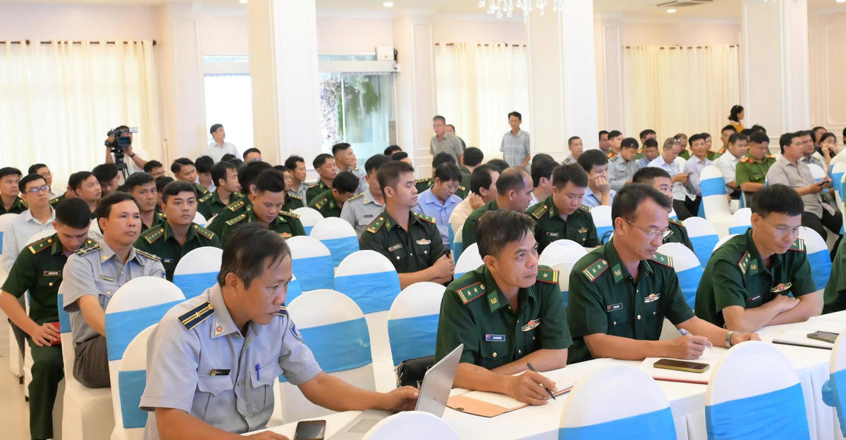 Các đại biểu tham dự hội nghị tập huấn về triển khai quy định xử phạt vi phạm hành chính trong lĩnh vực thủy sản.