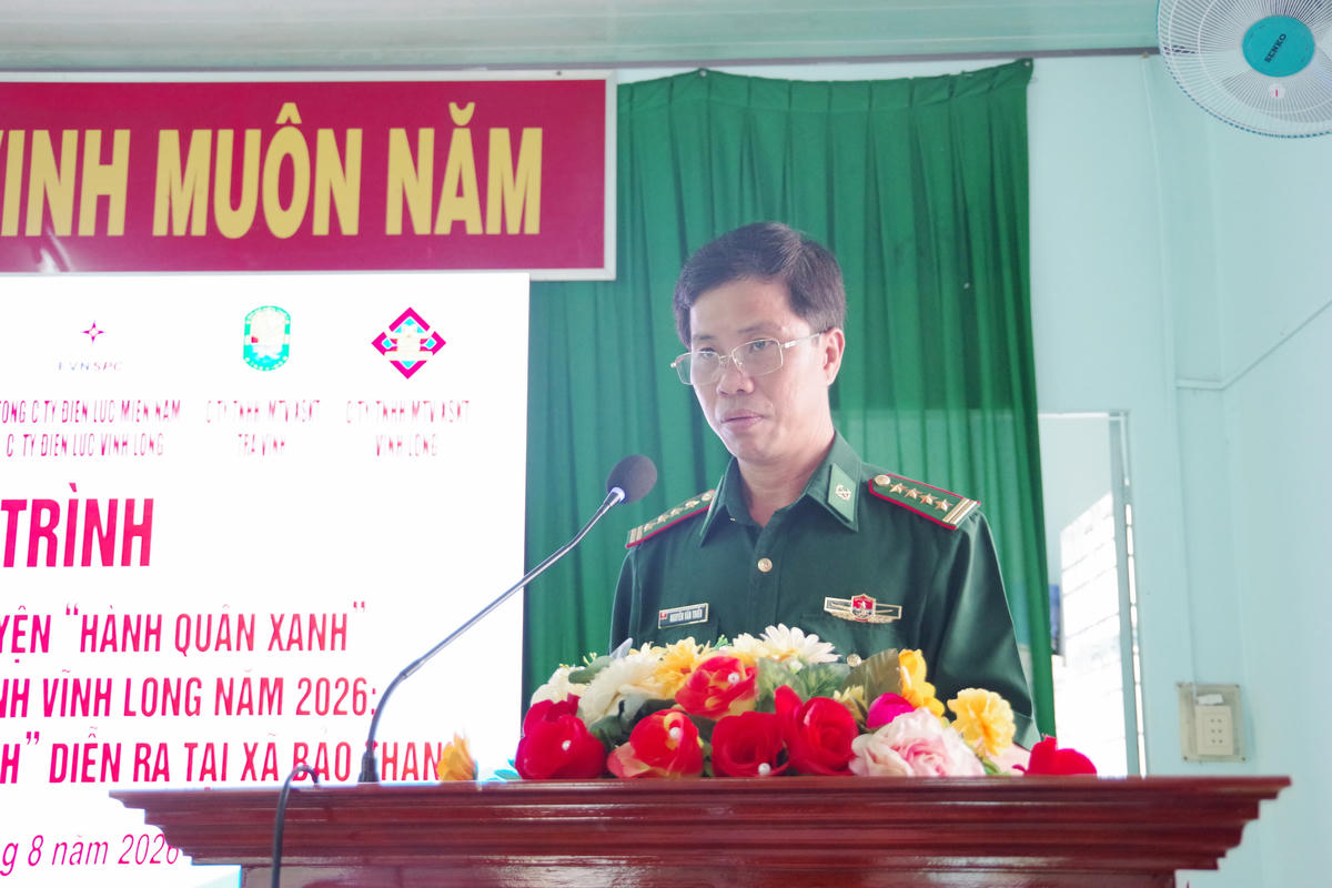 Đại tá Nguyễn Văn Triều, Phó Chính ủy Ban Chỉ huy Bộ đội Biên phòng tỉnh Vĩnh Long phát biểu tại lễ ra quân. (Ảnh: Trần Giỏi).