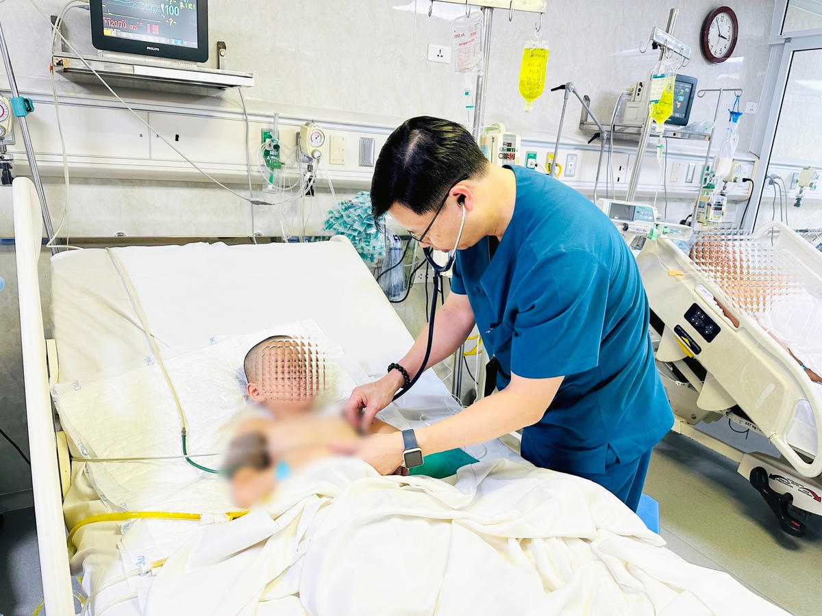 Cứu bé trai 6 tuổi bị cọc hàng rào xuyên thấu vùng bụng