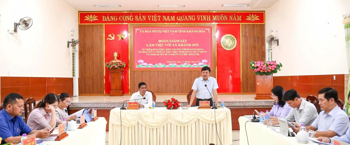 Ông Lê Văn Hoan, Phó Chủ tịch Ủy ban MTTQ Việt Nam tỉnh Khánh Hòa, phát biểu tại buổi làm việc.