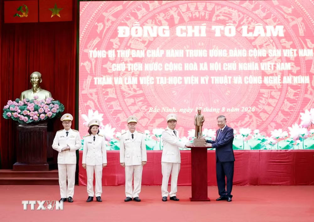 ttxvn-1708-tong-bi-thu-chu-tich-nuoc-to-lam-tham-hoc-vien-ky-thuat-va-cong-nghe-an-ninh-6.jpg