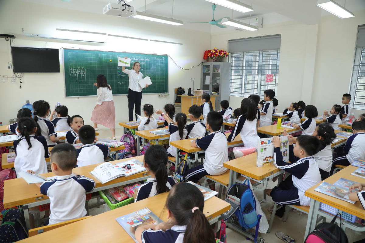 Một giờ học của cô và trò Trường Tiểu học Phương Mai (Hà Nội). Ảnh: Quang Vinh