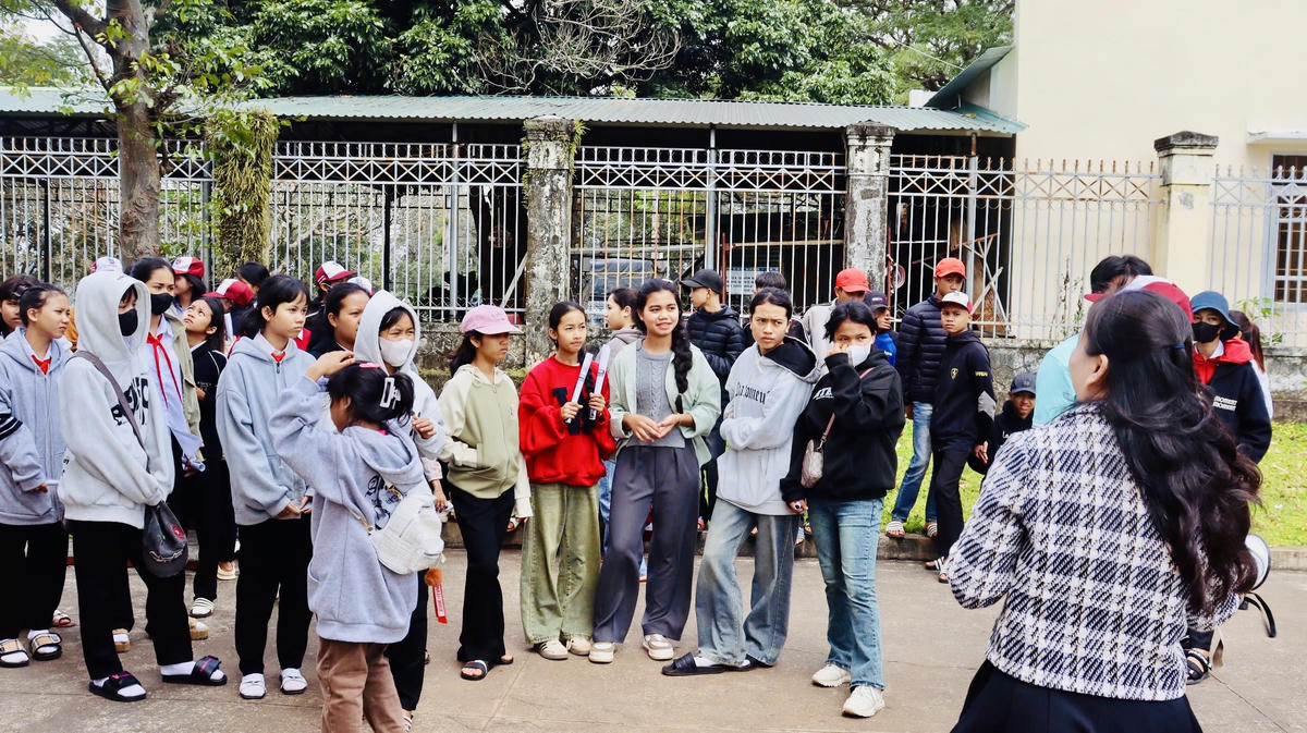 Học sinh trên địa bàn tỉnh đến tìm hiểu các ngành học tại Trường Cao Đẳng Công Thương Việt Nam- Cơ sở tại Đắk Lắk.