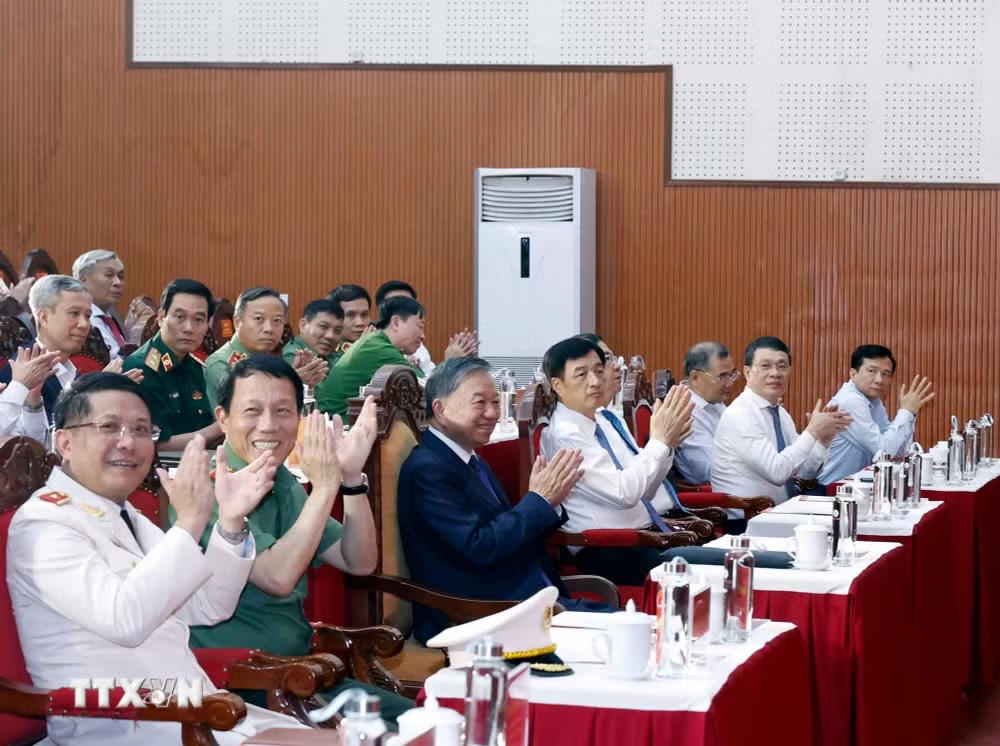 ttxvn-1708-tong-bi-thu-chu-tich-nuoc-to-lam-tham-hoc-vien-ky-thuat-va-cong-nghe-an-ninh-8.jpg