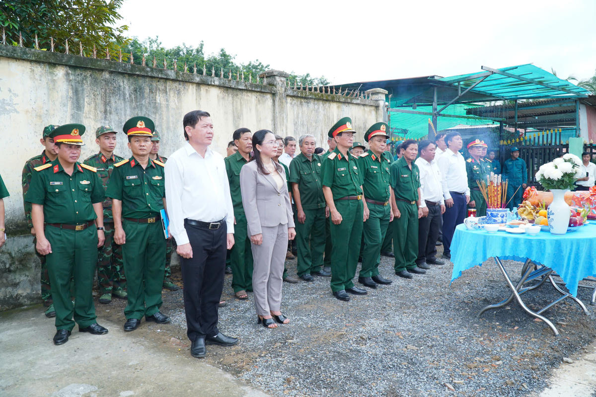 Đại biểu tham dự lễ triển khai tìm kiếm, quy tập HCLS mới tại ấp Lạc An 3 (xã Thường Tân, TPHCM). 