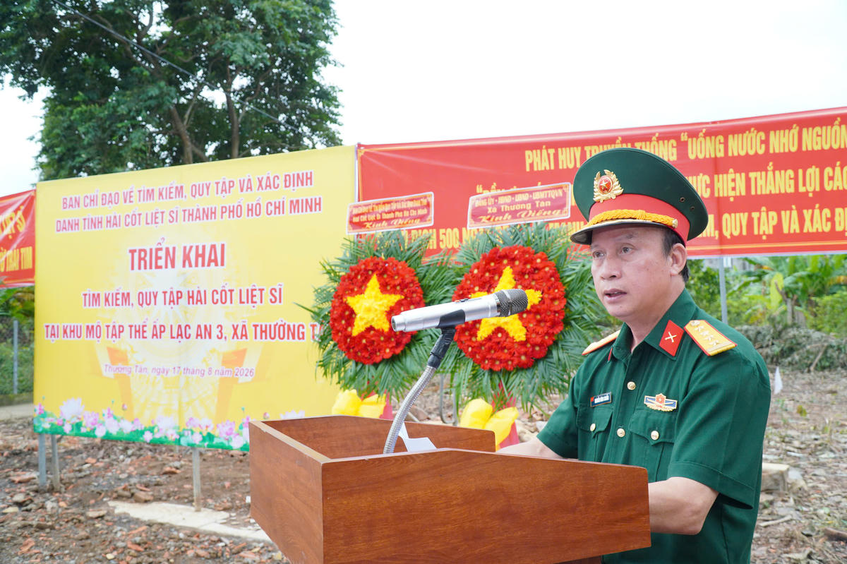 Đại tá Nguyễn Đình Chuẩn, Phó Chính ủy Bộ Tư lệnh thành phố, Phó Trưởng Ban Chỉ đạo thành phố phát biểu. 