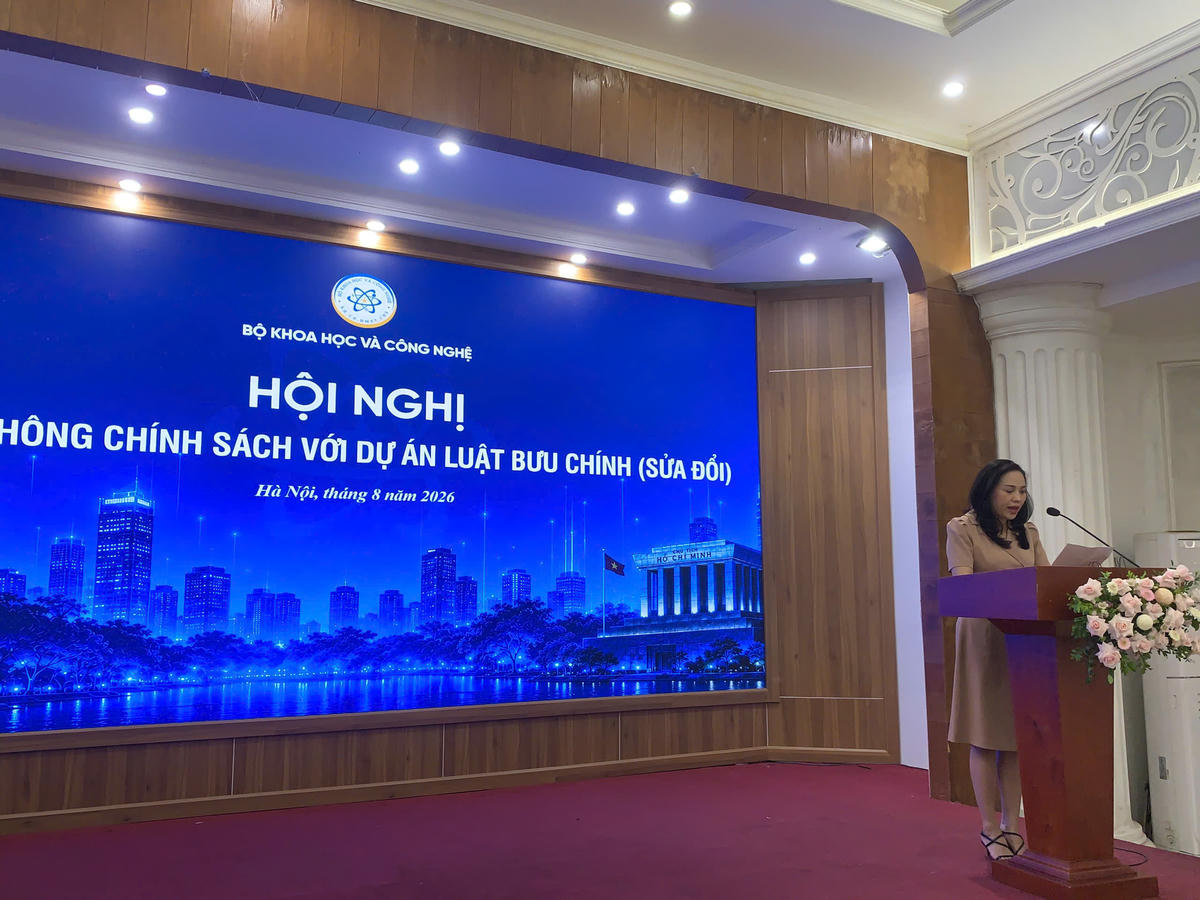 Bà Nguyễn Thị Thu Trang, Phó Vụ trưởng Vụ Pháp chế, Bộ Khoa học và Công nghệ phát biểu khai mạc hội nghị.