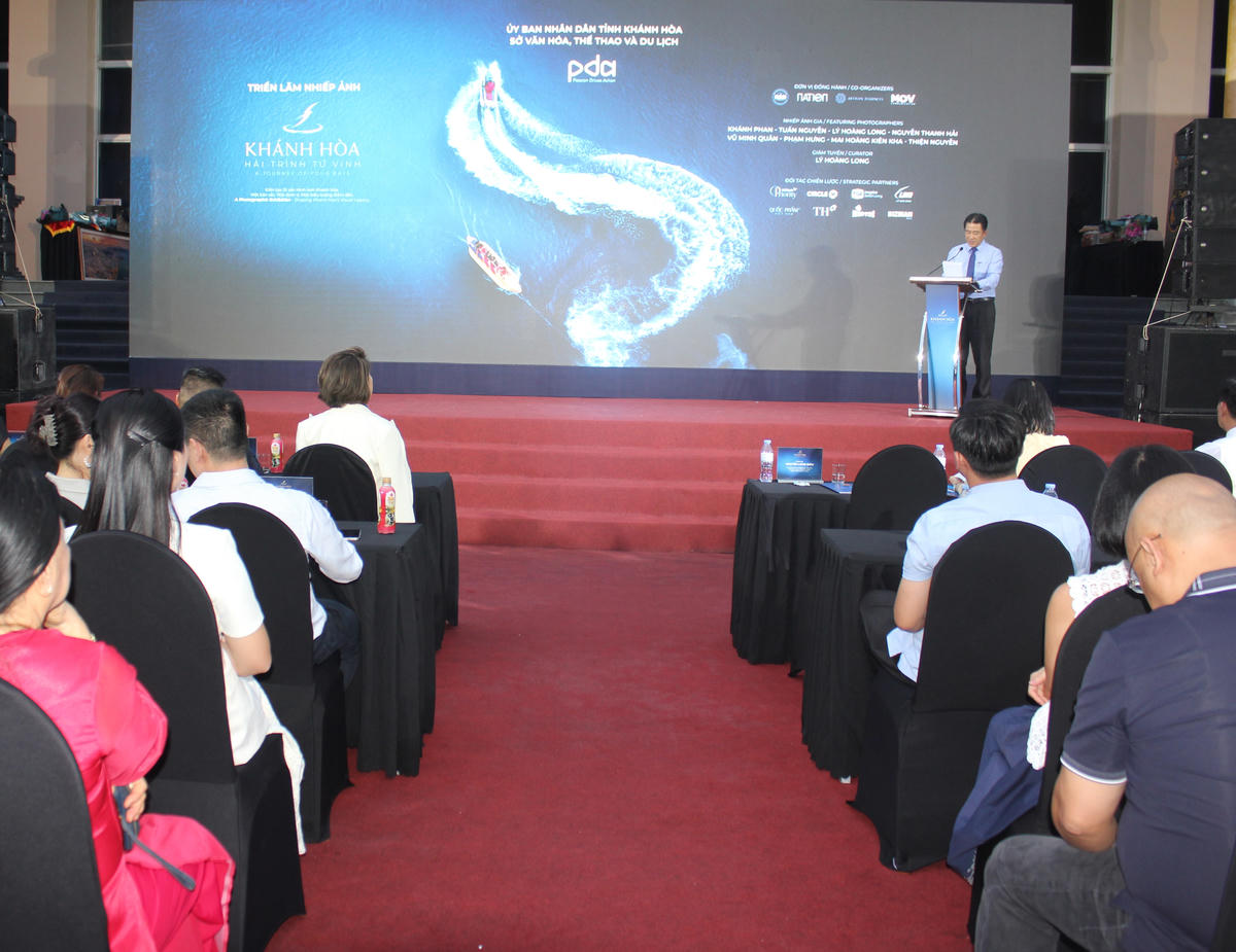 Quang cảnh Khai mạc triển lãm nhiếp ảnh "Hải trình Tứ Vịnh"