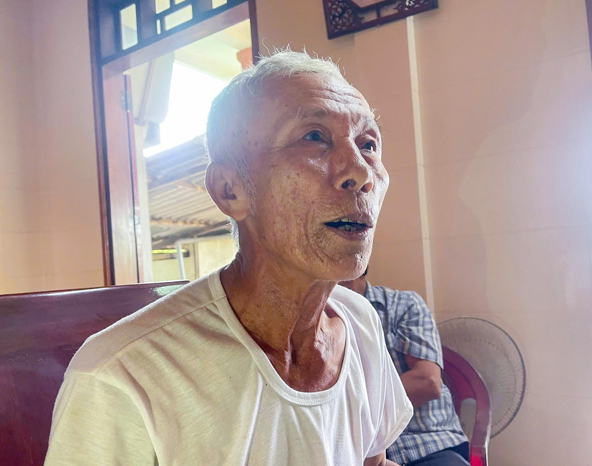 Ông Nguyễn Minh Chiến, người trực tiếp chứng kiến trận bom và tham gia an táng các nạn nhân. Ảnh: CK