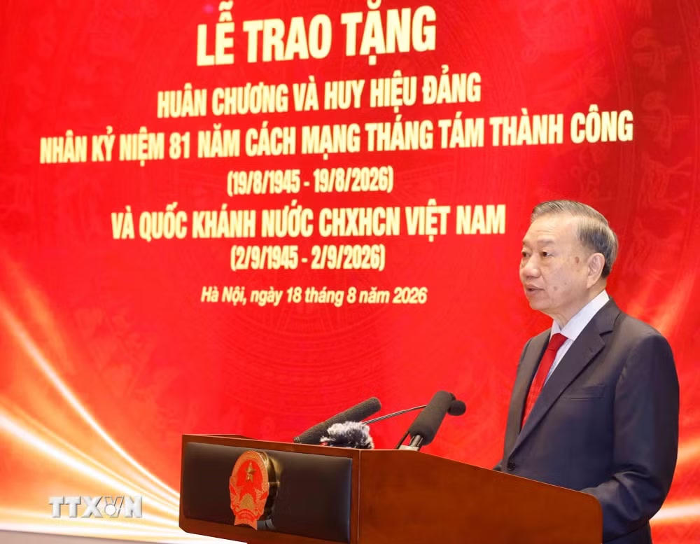 ttxvn-hoi-nghi-gap-mat-uy-vien-bo-chinh-tri-uy-vien-ban-bi-thu-cac-thoi-ky-7.jpg