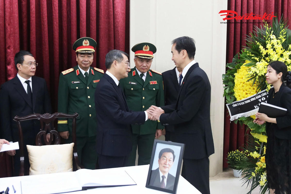 Thủ tướng Lê Minh Hưng khẳng định Đảng, Nhà nước và nhân dân Việt Nam trân trọng những tâm huyết, tình cảm và đóng góp quan trọng của đồng chí Chu Dung Cơ đối với quan hệ hai Đảng, hai nước và nhân dân hai nước Việt Nam - Trung Quốc - Ảnh: Tiến Đạt